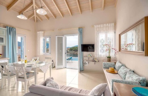 Frourion Villa | 2BR Villa Infinity Pool Sea View