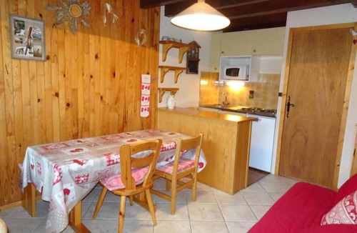 Champagny-en-Vanoise Apartment | 2nd floor, balcony, tv, 37m², Champagny-en-Vanoise