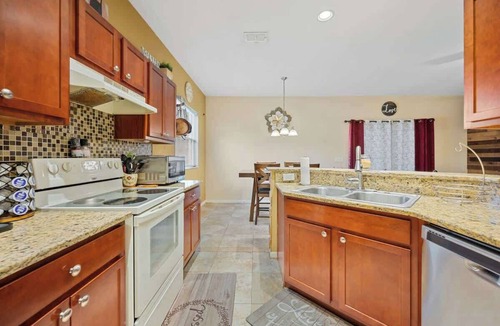 Nichols House | 3/2 Family + Pet Friendly home + Washer/Dryer