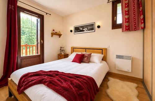 Flumet Apartment | 3-bedroom duplex at the foot of the slopes with pool and parking