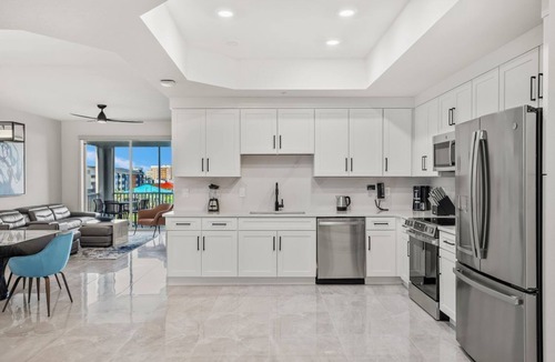 Florida Center Resort | 3-bedroom in Villatel Orlando Resort that sleeps 8 with waterpark and amenities