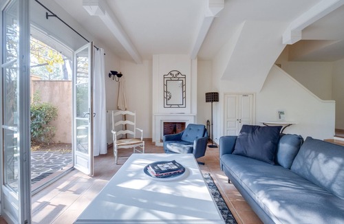 La Motte House | 3 BEDROOM TOWNHOUSE WITH GARDEN (N°425)
