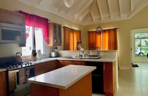 Bamboo Villa | 3-bedroom villa in awesome Richmond Estate with AC, WiFi