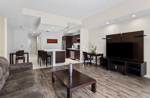 Doral Condo | 3 Bedroom Villa, onsite Pool, Spa, Dining, & Bar