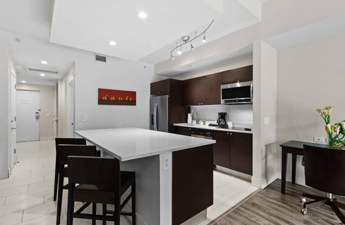 Doral Condo | 3 Bedroom Villa, onsite Pool, Spa, Dining, & Bar