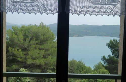Sainte-Croix-du-Verdon Apartment | 3-room apartment 55 m2, terrace 15 m2, breathtaking view, sleeps 4, air-conditioned, WIFI