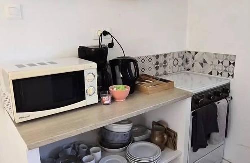 Saint-Laurent-du-Verdon Villa | 3-Room Vacation Rental for 4 People