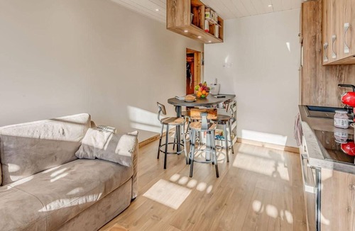 Le Lavachet Apartment | 300m from resort center, 1st floor, terrace, tv, ski locker, 38m², Tignes