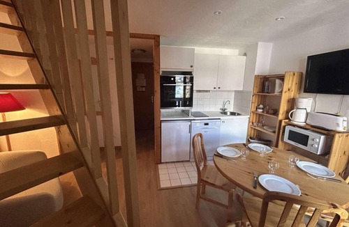 Meribel Apartment | 300m from shops, 2nd floor, balcony, ski locker, 40m², Méribel
