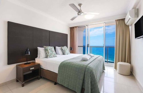 Surfers Paradise Apartment | 32B Peninsula Ocean Views Near Cavill Mall