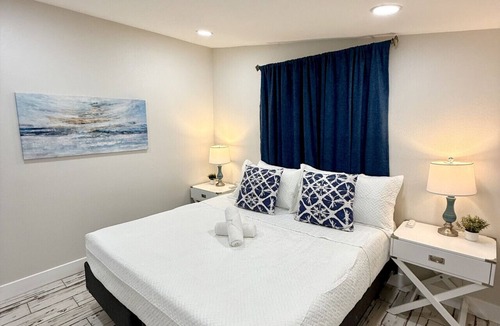 Tampa House | 3321 W Walnut Studio · Charming 1 BR W Pool - Walk to Raymond James!