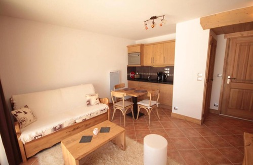 Bisanne 1500 Apartment | 350m from shops, Ground floor, view panoramic, swimming pool, terrace, tv, ski locker, 32m²