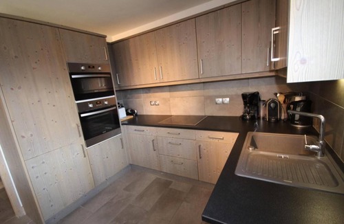 Bisanne 1500 Apartment | 350m from shops, 3rd floor, view panoramic, swimming pool, balcony, parking, tv, ski locker, 89m²