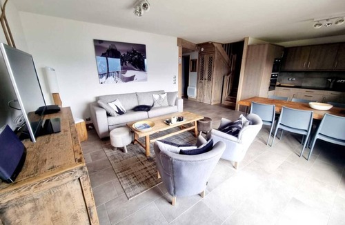 Bisanne 1500 Apartment | 350m from shops, 3rd floor, view panoramic, swimming pool, balcony, parking, tv, ski locker, 89m²