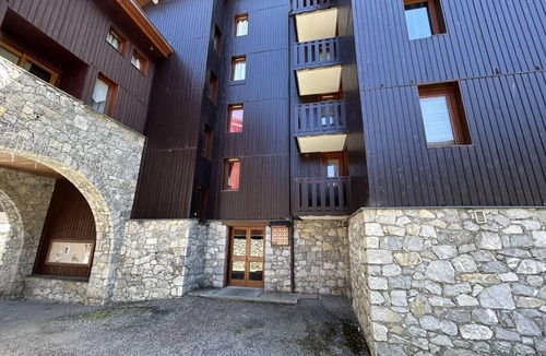 Meribel-Mottaret Apartment | 35m from shops, 2nd floor, view mountain, balcony, 18m², Méribel-Mottaret