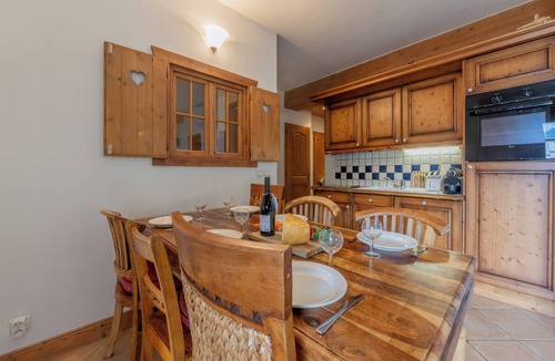 Montroc Apartment | 3BR Balcony & Parking near Argentière, Le Tour (Argentière), France