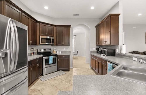 Lake Wales House | 3BR Lake Wales | Game Room | BBQ | 45 Min to Disney | Sleeps 6