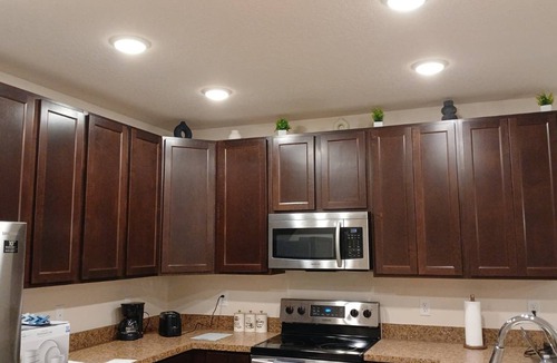 Kissimmee House | 3BR Townhome Near Disney - Limited-Time Deal! Gated Community, Pool. Gym & more.