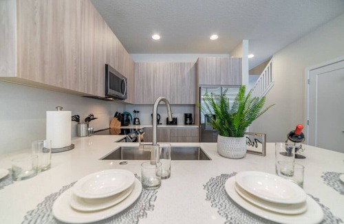 Four Corners Villa | 3BR Villa | Heated Pool Fireplace | ⭐10/10 | 20 Min Disney, Sleeps 6