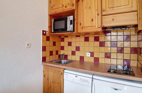 Les Menuires Apartment | 3rd floor, tv, ski locker, 25m², Les Menuires