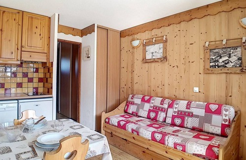 Les Menuires Apartment | 3rd floor, tv, ski locker, 25m², Les Menuires