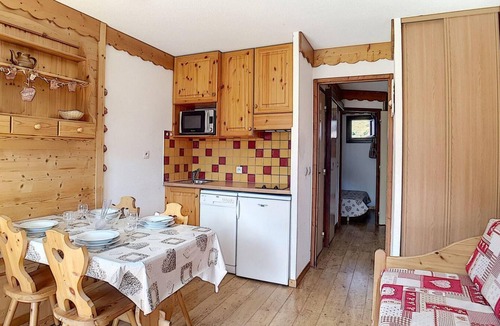 Les Menuires Apartment | 3rd floor, tv, ski locker, 25m², Les Menuires