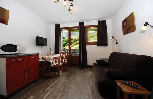 Les Menuires Apartment | 3rd floor, tv, ski locker, 27m², Les Menuires
