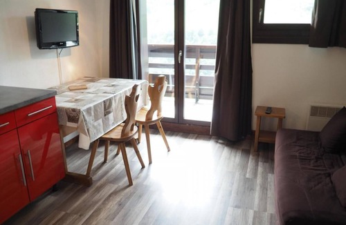 Les Menuires Apartment | 3rd floor, tv, ski locker, 27m², Les Menuires
