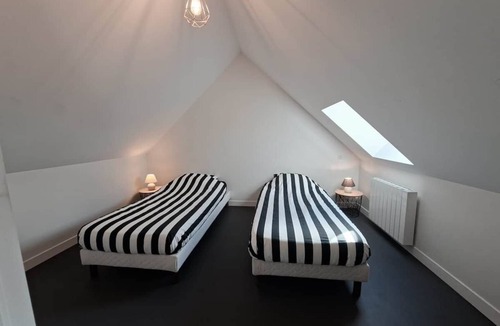 Saint-Yan House | 4/6 person cottage with heated swimming pool