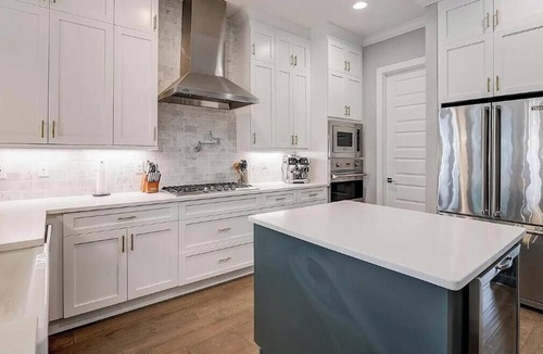 Courier City - Oscawana House | 4 Bed 2.5 Bath SOHO Walkers Paradise