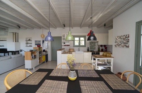 Ioulida Villa | 4 bedroom accommodation in Ioylis