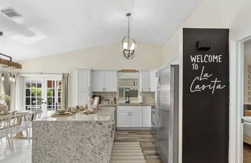 Richmond West House | 4 Bedroom Cozy Farmhouse w/ 2 Ensuite Bedrooms