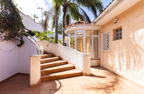Las Cuevas House | 4 bedroom house with pool, garden and beautiful views of the valley and the sea.