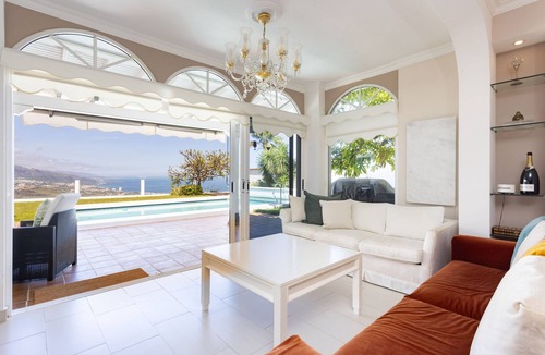 Las Cuevas House | 4 bedroom house with pool, garden and beautiful views of the valley and the sea.