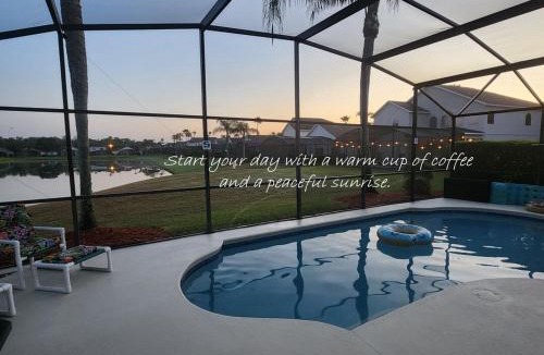 Lake Berkley House | 4 Bedroom villa in Lake Berkley, Private Pool Fantastic View, Free WiFi, Theme Parks All Around!