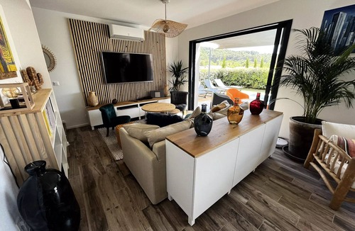 Le Castellet Villa | 4-Bedroom Villa with Pool for 6 Guests - Prestige