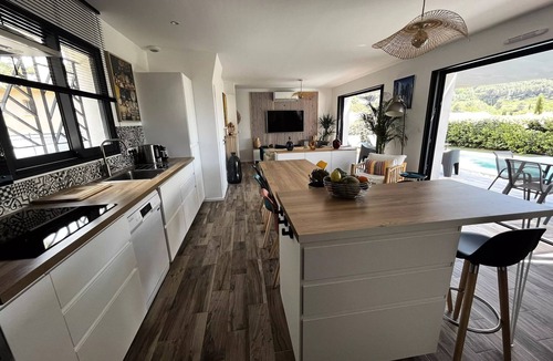 Le Castellet Villa | 4-Bedroom Villa with Pool for 6 Guests - Prestige