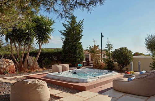 Vissa Villa | 4 Bedroom Villa with Sea View Private Hot Tub and Pool access