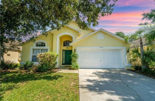 Haines City House | 4 Bedroom Villa with Private Pool & Golf Course Views