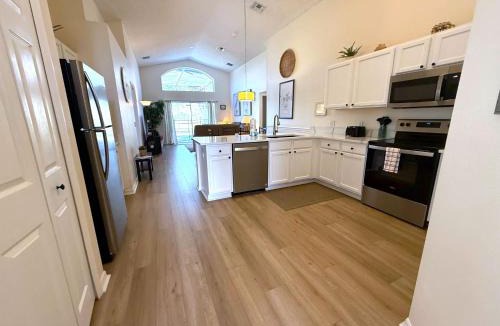Haines City House | 4 Bedroom Villa with Private Pool & Golf Course Views
