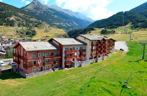 Termignon Apartment | 4-person apartment at the slopes with Wifi
