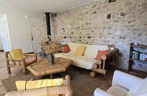 Saint-Laurent-du-Verdon Villa | 4-Room Vacation Rental for 6 People