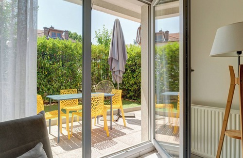 Viviani - Bonnevay Apartment | ⭐️40m2, terrace + garden near Eurexpo, Gerland⭐️