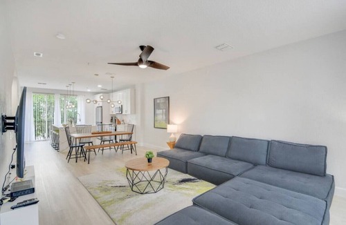 Florida Central Atlantic Coast House | 4831 Tidecrest Ave #152 zsl · Modern Townhouse near convention Center Universal