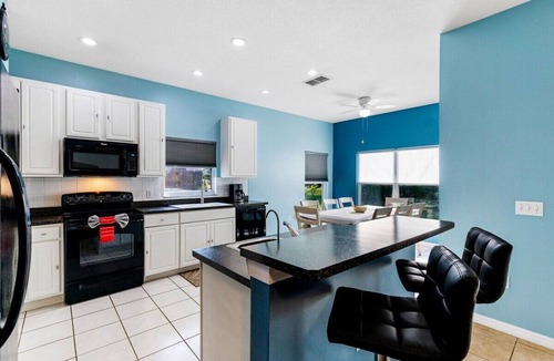 Crescent Lakes House | 4BR Lake View Villa, West Pool, Gated, Near Disney