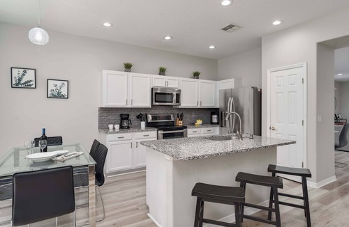 Legacy Park House | 4BR pool home - 15 mins to Disney World