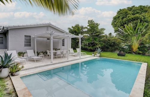 Miami Shores House | 4BR Pool Villa Near Design District | Sleeps 12
