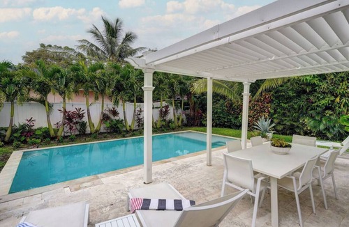 Miami Shores House | 4BR Pool Villa Near Design District | Sleeps 12