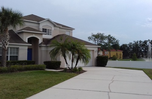 Seasons Villa | 5 BED VILLA CLOSE TO DISNEY PRIVATE POOL WIFI GAMES ROOM LAKE VIEW