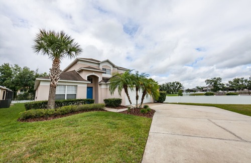 Seasons Villa | 5 BED VILLA CLOSE TO DISNEY PRIVATE POOL WIFI GAMES ROOM LAKE VIEW